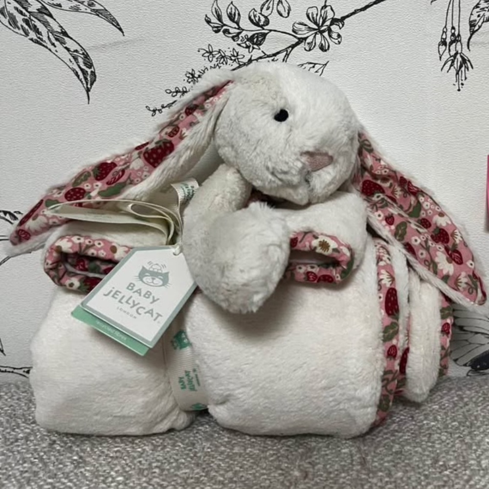 Jellycat Blossom Cream Bunny 'Berry' Blankie BNWT